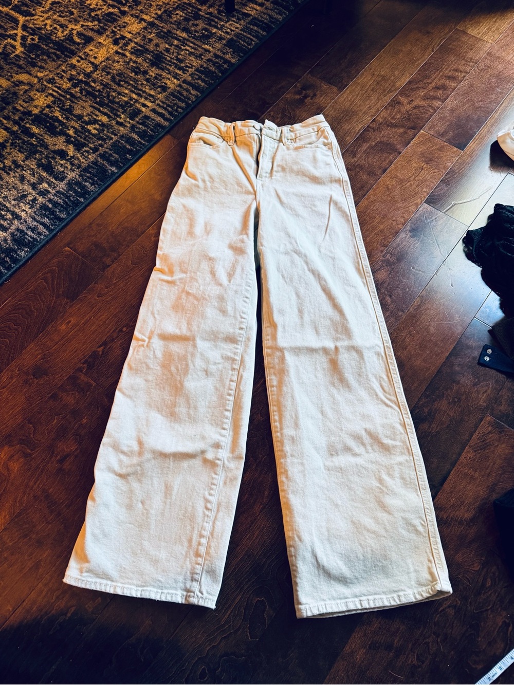 Good American Wide-Leg Jeans in Cream